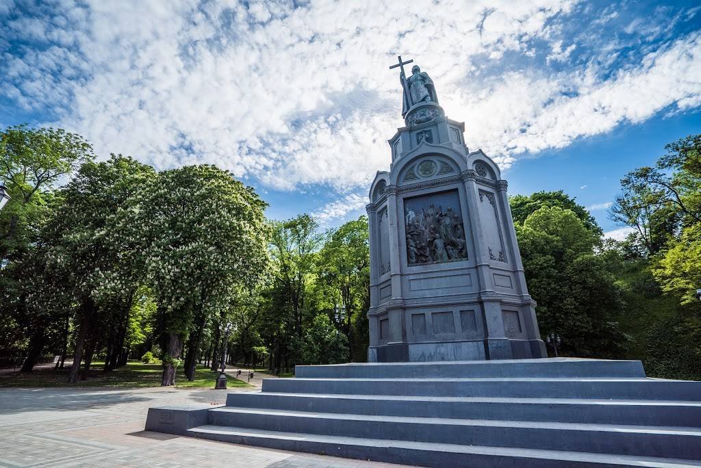 Памятник владимиру крестителю в киеве фото