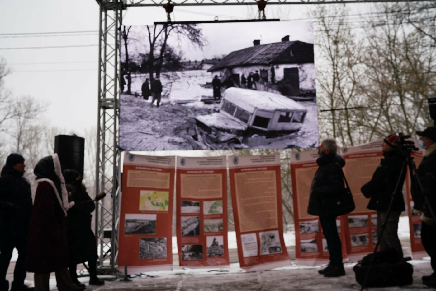 в Киеве установили инсталляцию посвященную Куреневской трагедии.