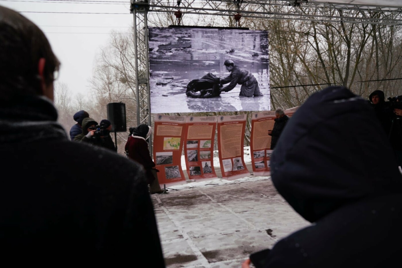 в Киеве установили инсталляцию посвященную Куреневской трагедии.