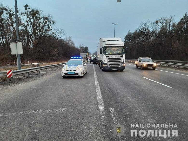 В результате аварии водитель Volvo погиб на месте.