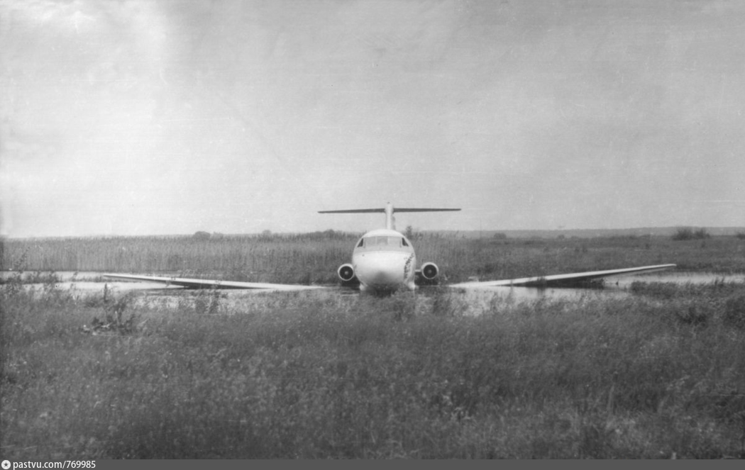 Каунас — Киев: аварийная посадка Як-40 на Осокорках в 1976 году, -... Каунас — Киев: аварийная посадка Як-40 на Осокорках в 1976 году, - ФОТО, Фото: Pastvu
