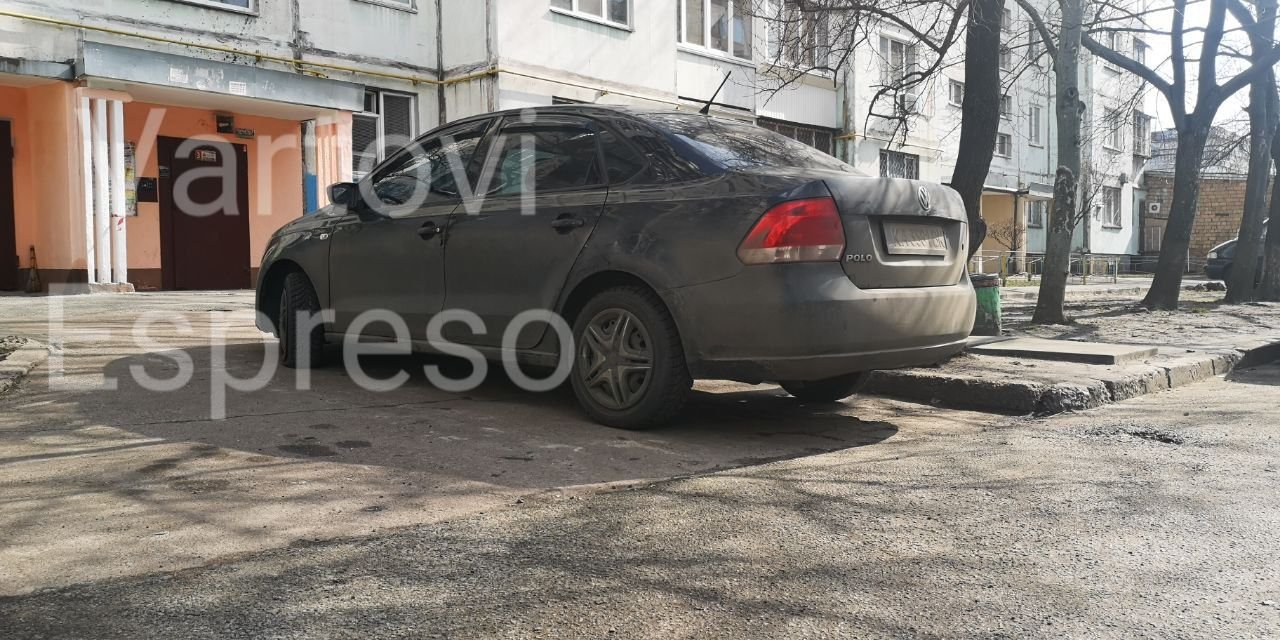 Под автомобиль на Оболони подложили "гранату