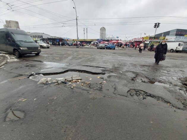 Почему в Киеве после зимы "пропали" дороги и как их ремонтируют ., Фото: Сегодня