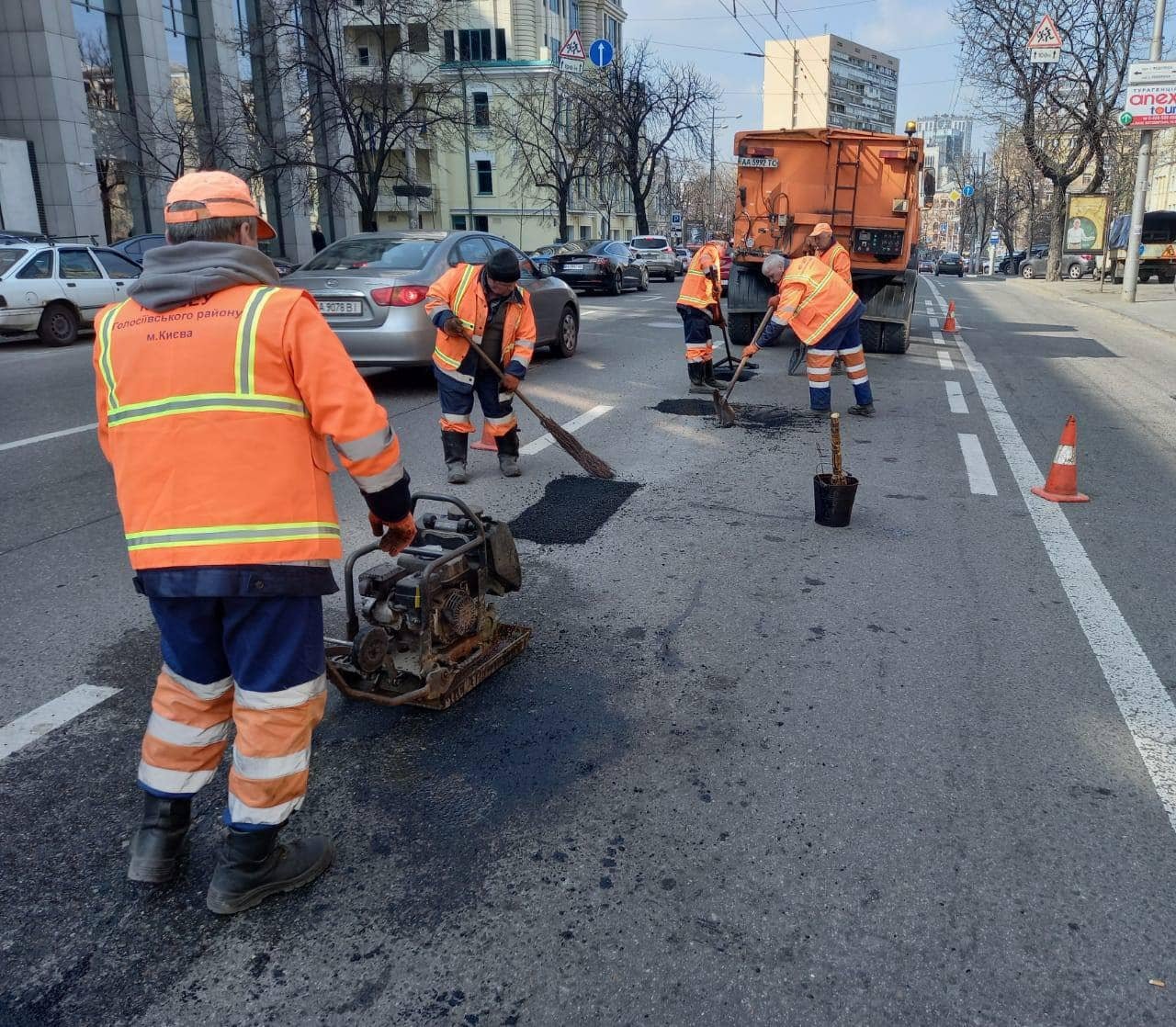 В Киеве продолжаются ремонты на дорогах