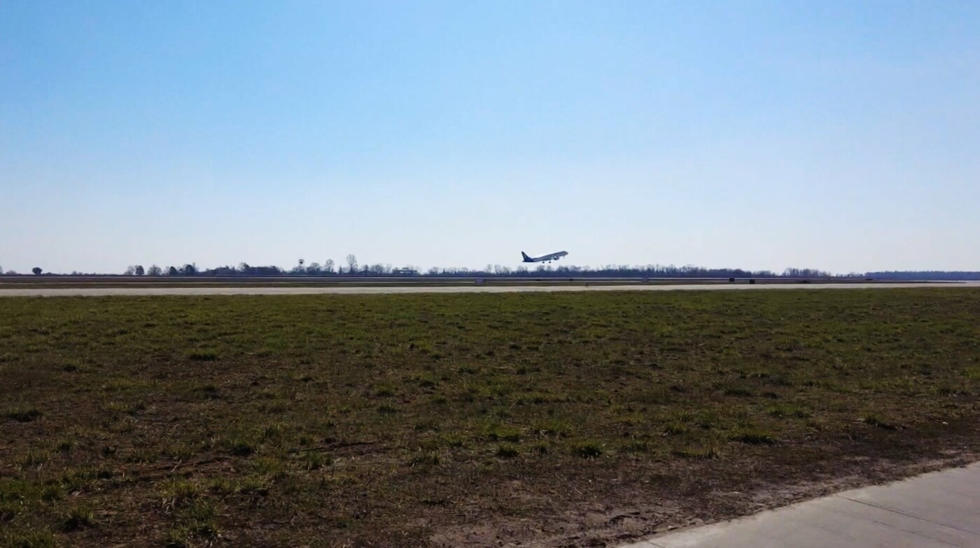 Хотел жить в Украине: пограничники из "Борисполя" под Киевом выдворили гражданина Индии, Фото: Державна прикордонна служба