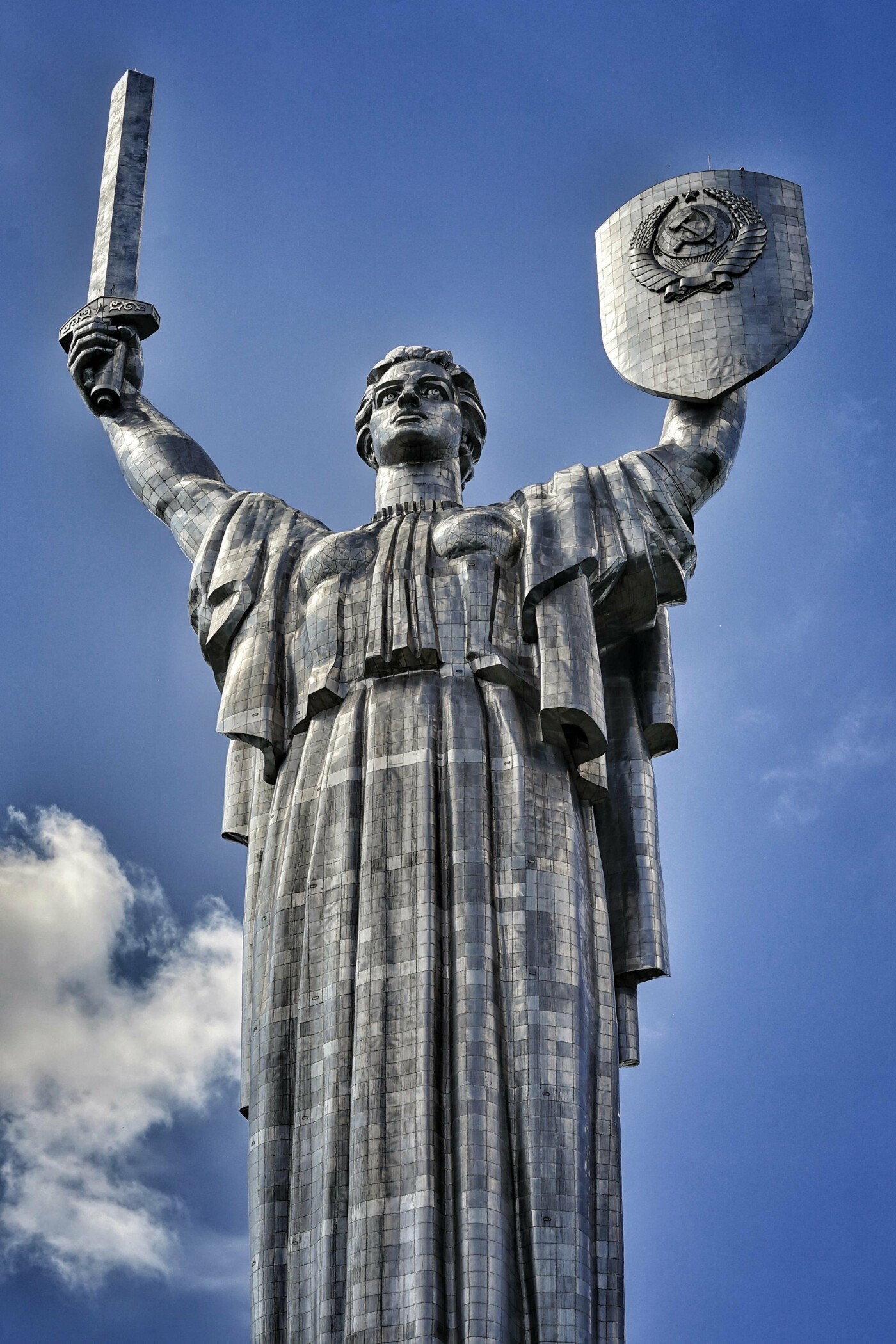 В Киеве снимут герб Советского союза с монумента Родина-мать, Photo by Robert Anasch on Unsplash