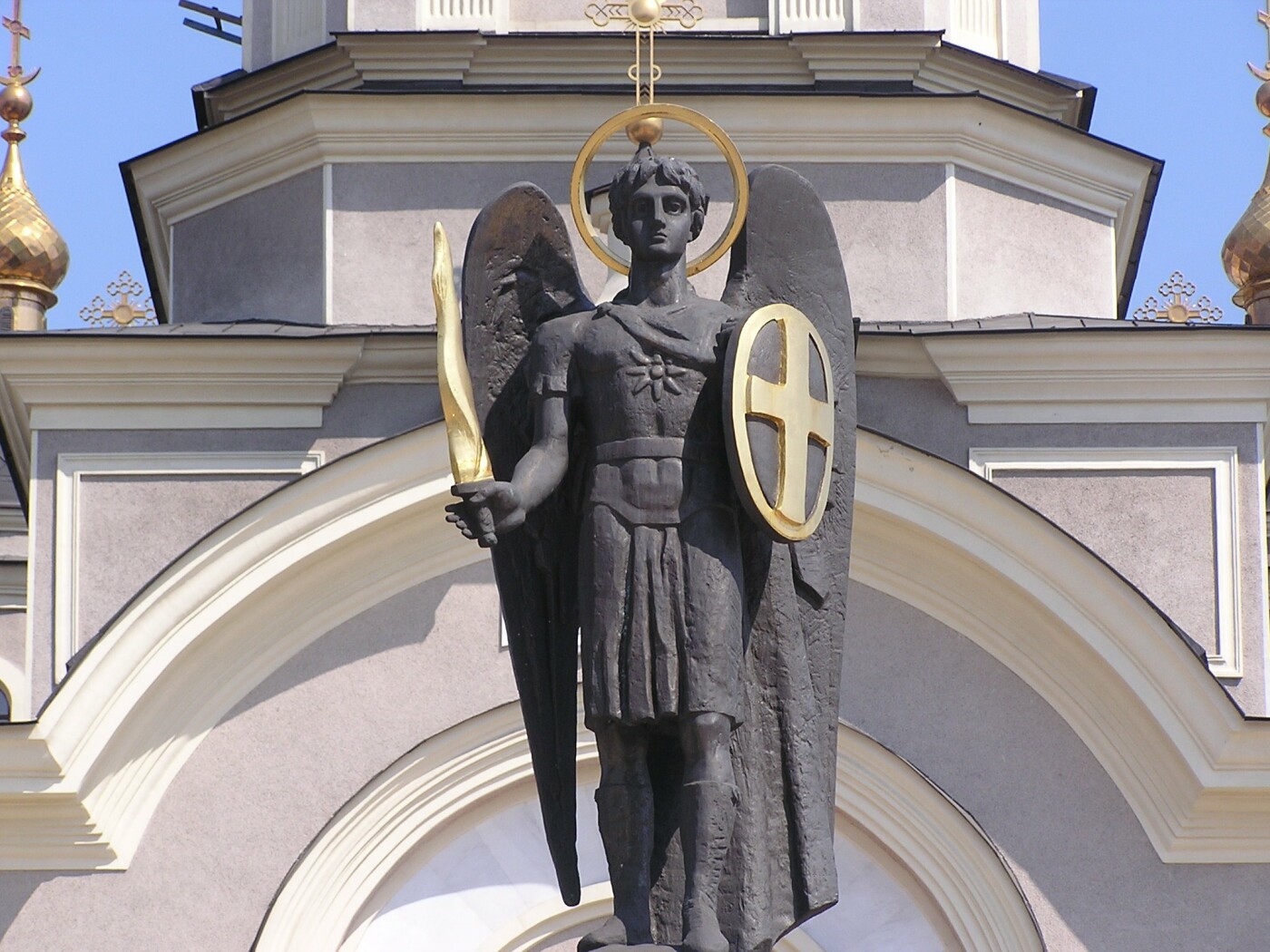 Памятник Архистратигу Михаилу, фото: Википедия