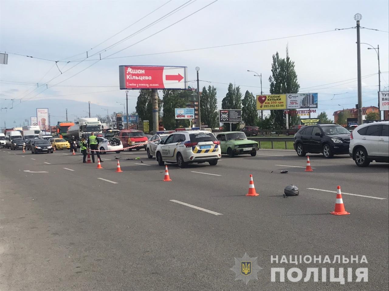 В Киеве случилось ДТП с участием двух машин и мопеда, Национальная полиция