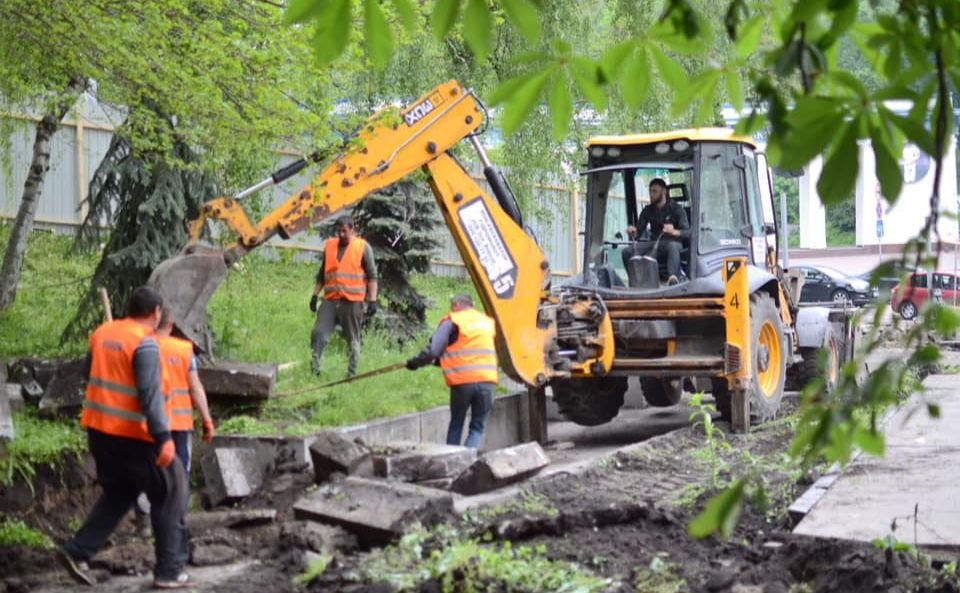 В Киеве продолжаются работы по установке Мемориального комплекса героям АТО, КГЦП учасникам АТО