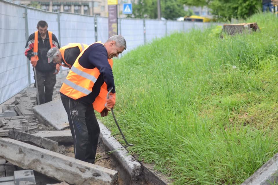 В Киеве продолжаются работы по установке Мемориального комплекса героям АТО, КГЦП учасникам АТО