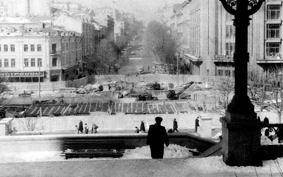 Строительство перехода на Крещатике Строительство перехода на Крещатике, фото: Клуб коренного киевлянина