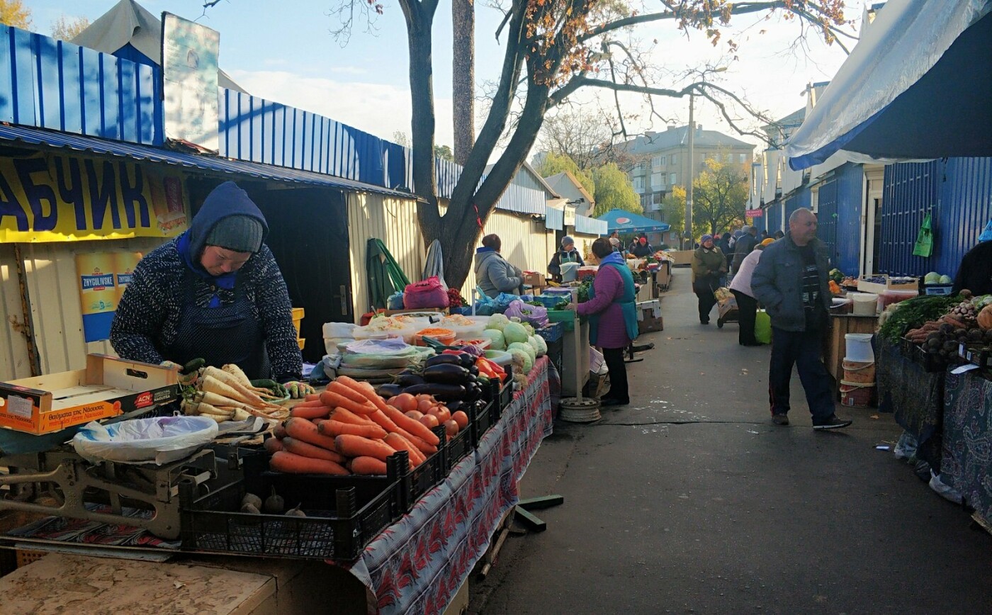Продуктовый рынок на Дарнице в Киеве, Фото: Anton Bazelinsky