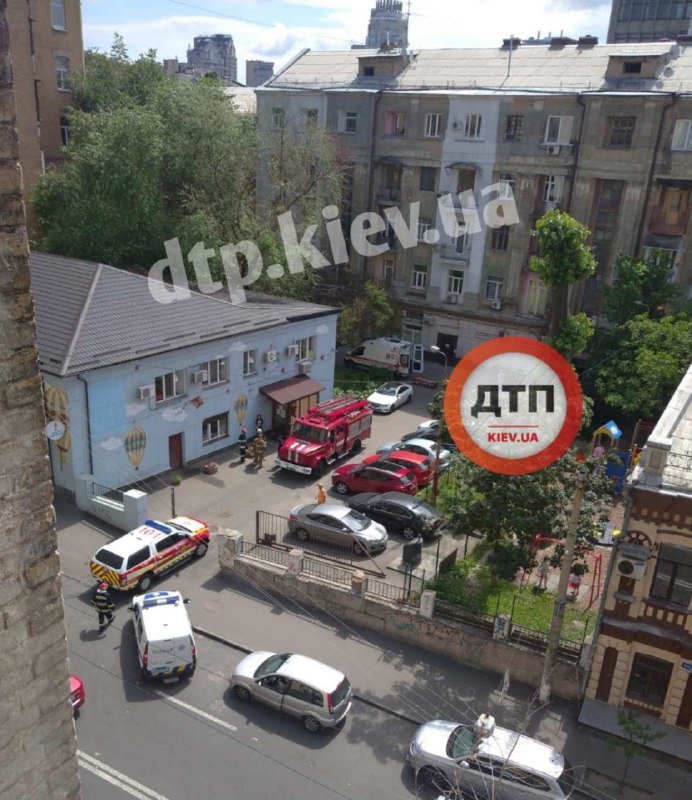 В центре Киева в старом доме рухнул пол