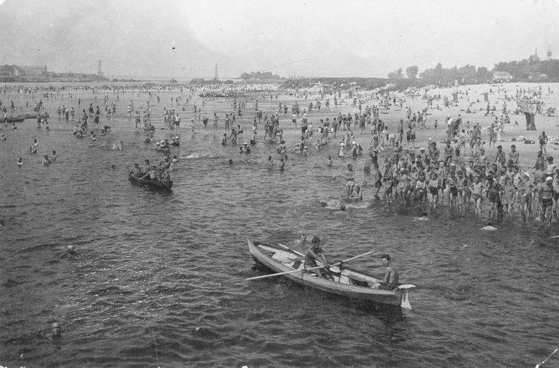 Отдыхающие на пляжах Киева XX века, Фото: Бигмир