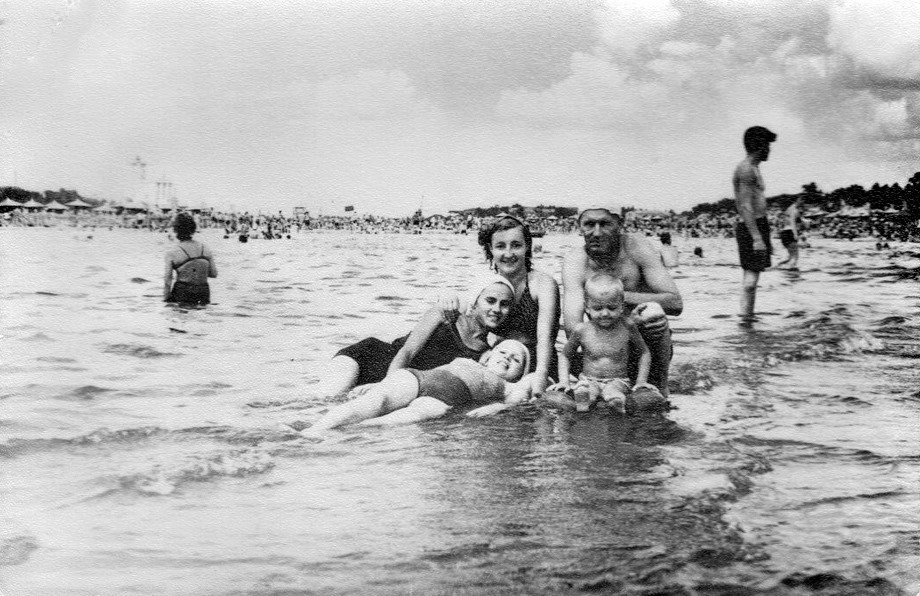 Отдыхающие на пляжах Киева XX века, Фото: Клуб коренного киевлянина