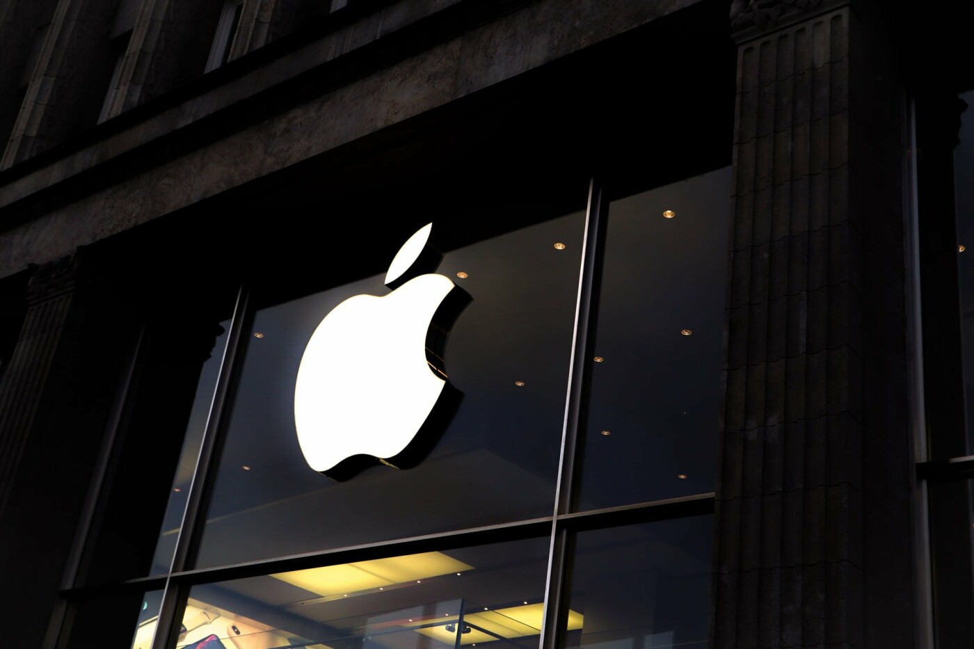В Украине появился офис Apple: как это повлияет на пользователей из Киева, Фото: Laurenz Heymann