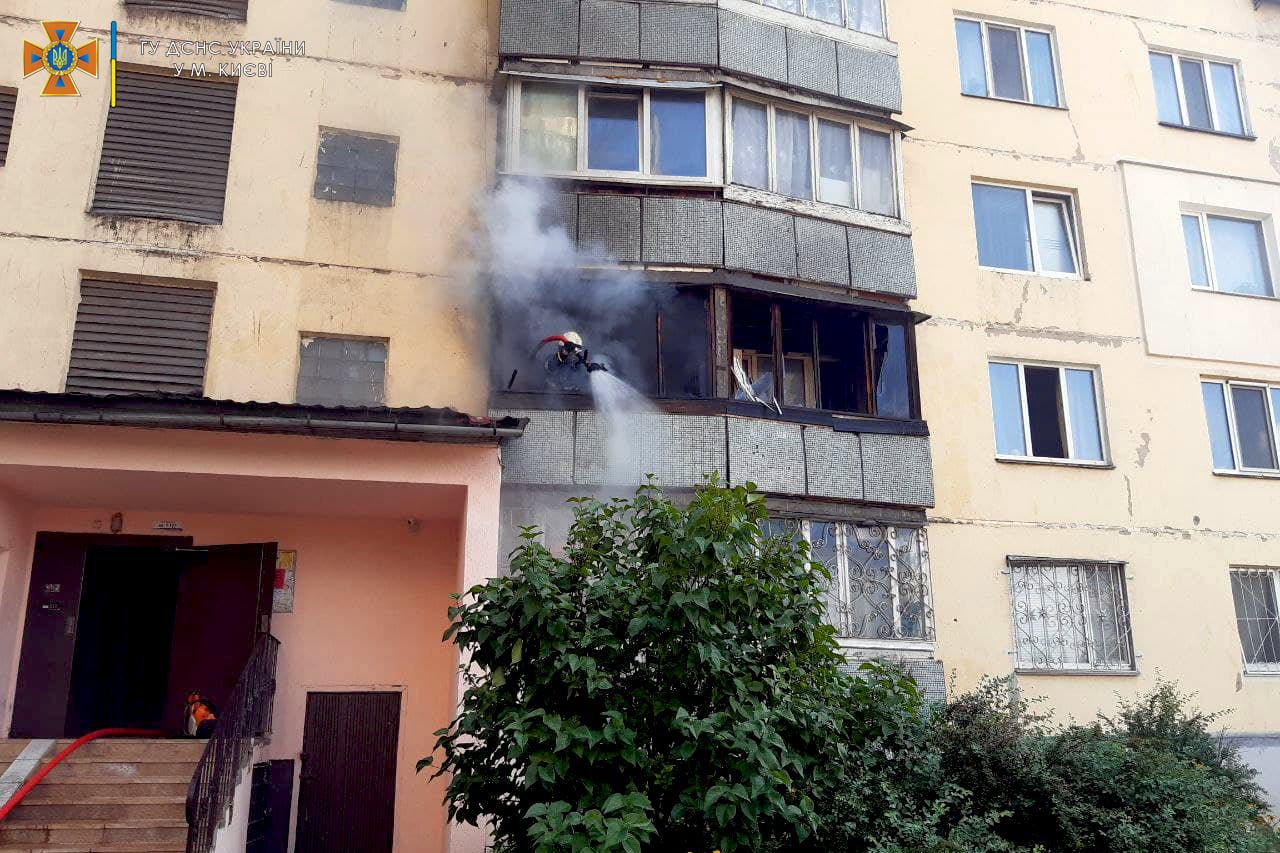Пожар в многоэтажке в Киеве, Фото: ДСНС