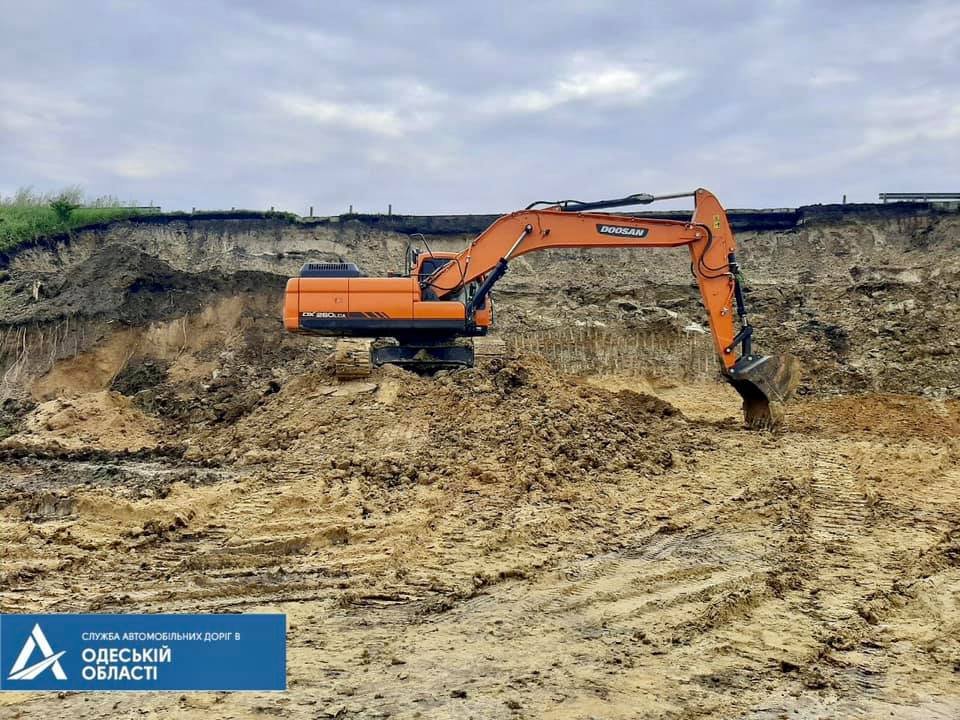 Оползень посреди трассы Киев-Одесса, Укравтодор, Одесская область