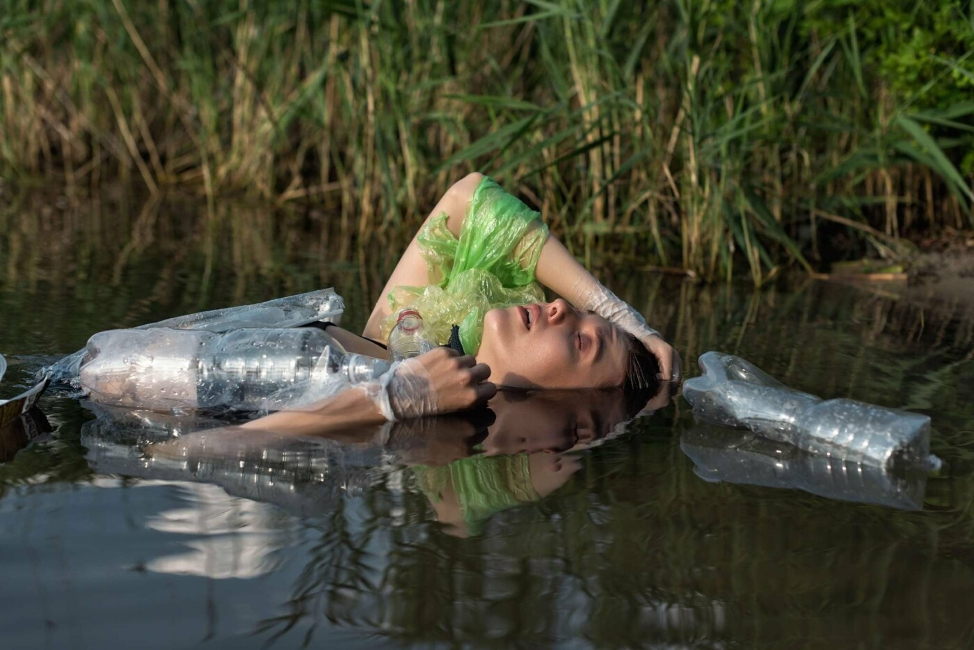 Экоактивисти представили фотопроект "Пластиковые водоёмы", Фото: Виталий Дрябенко