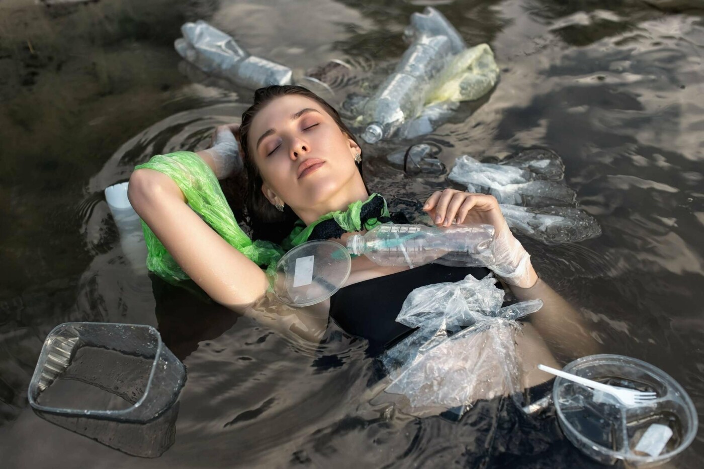 Экоактивисти представили фотопроект "Пластиковые водоёмы", Фото: Виталий Дрябенко