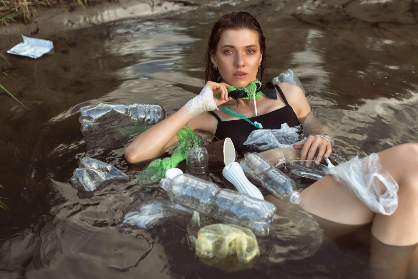Экоактивисти представили фотопроект "Пластиковые водоёмы", Фото: Виталий Дрябенко