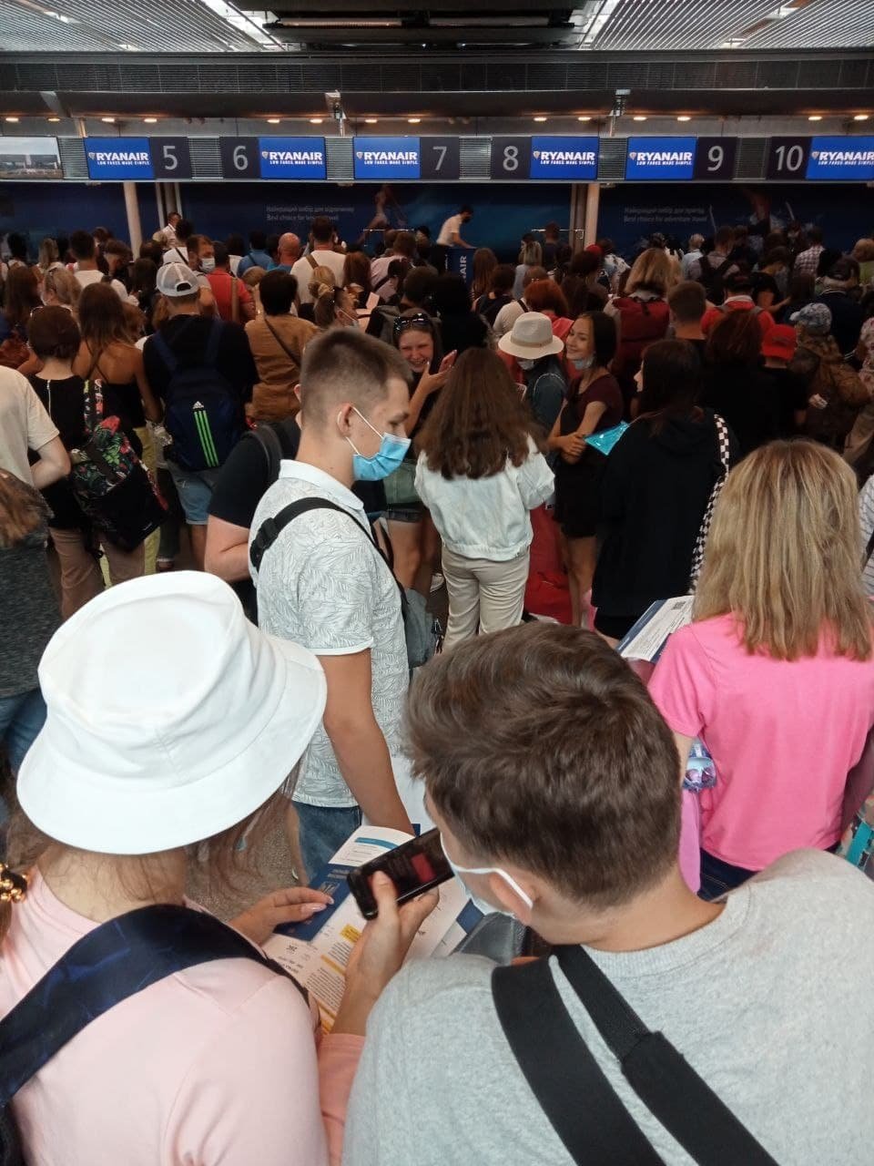 Самолёт Ryanair забыл детей в аэропорту "Борисполь", Фото: Ирина Славовая
