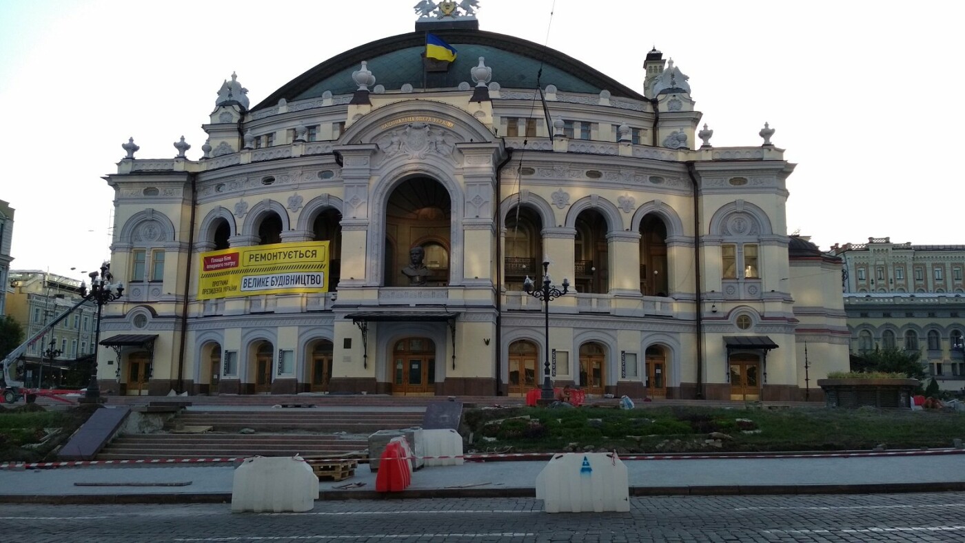 Реконструкция площади возле театра, Фото: Олексій Нестеренко