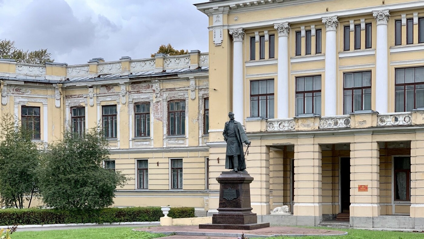 Копия киевского памятника в Санкт-Петербурге, Фото: Elena Kaliberda