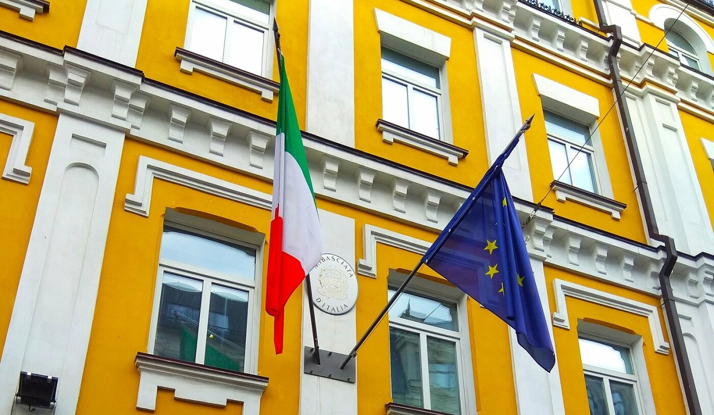 Итальянское посольство в Италии