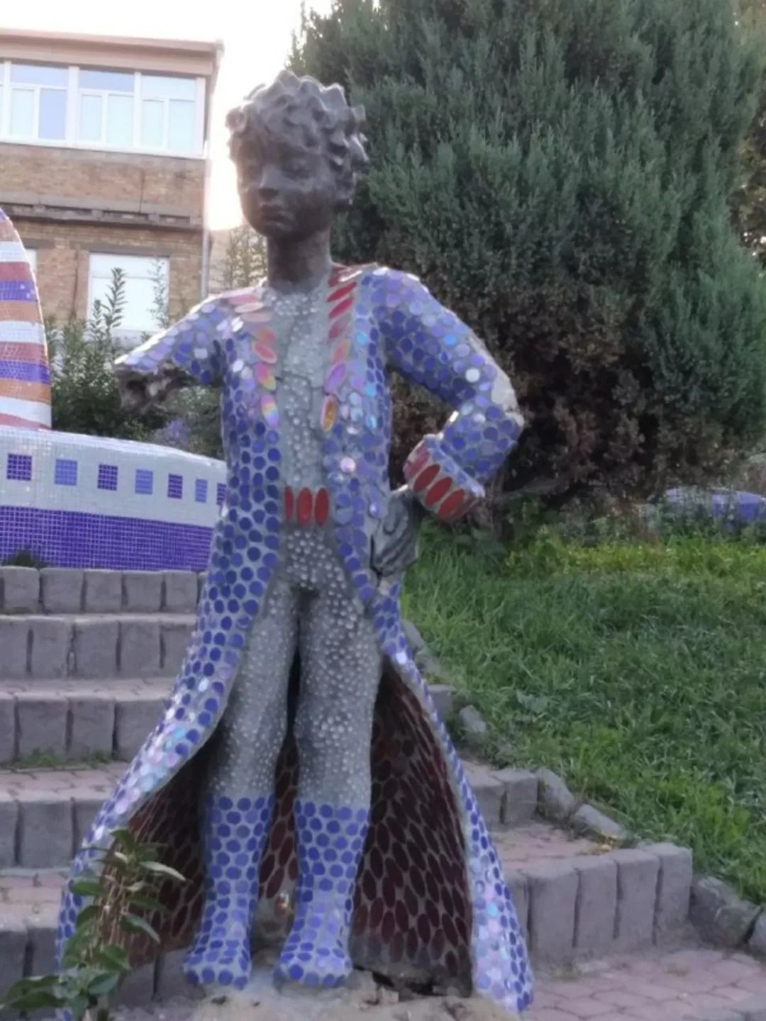 Маленький принц после нападения вандалов, Фото: Сегодня