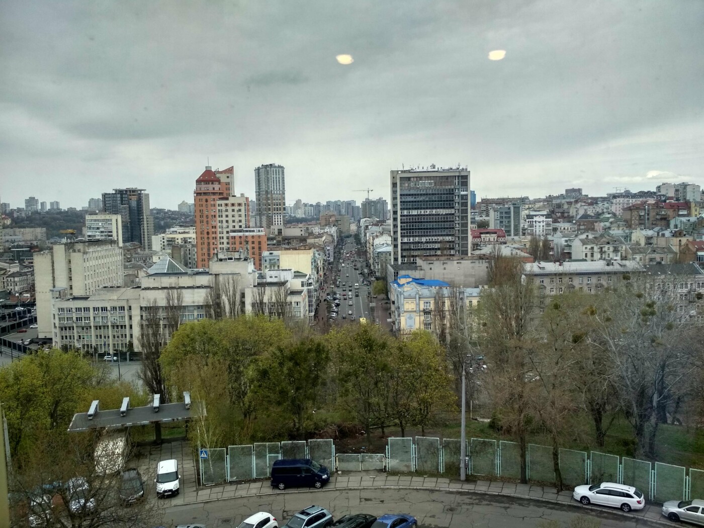 Вид на улицу Саксаганского в Киеве из отеля "Русь"