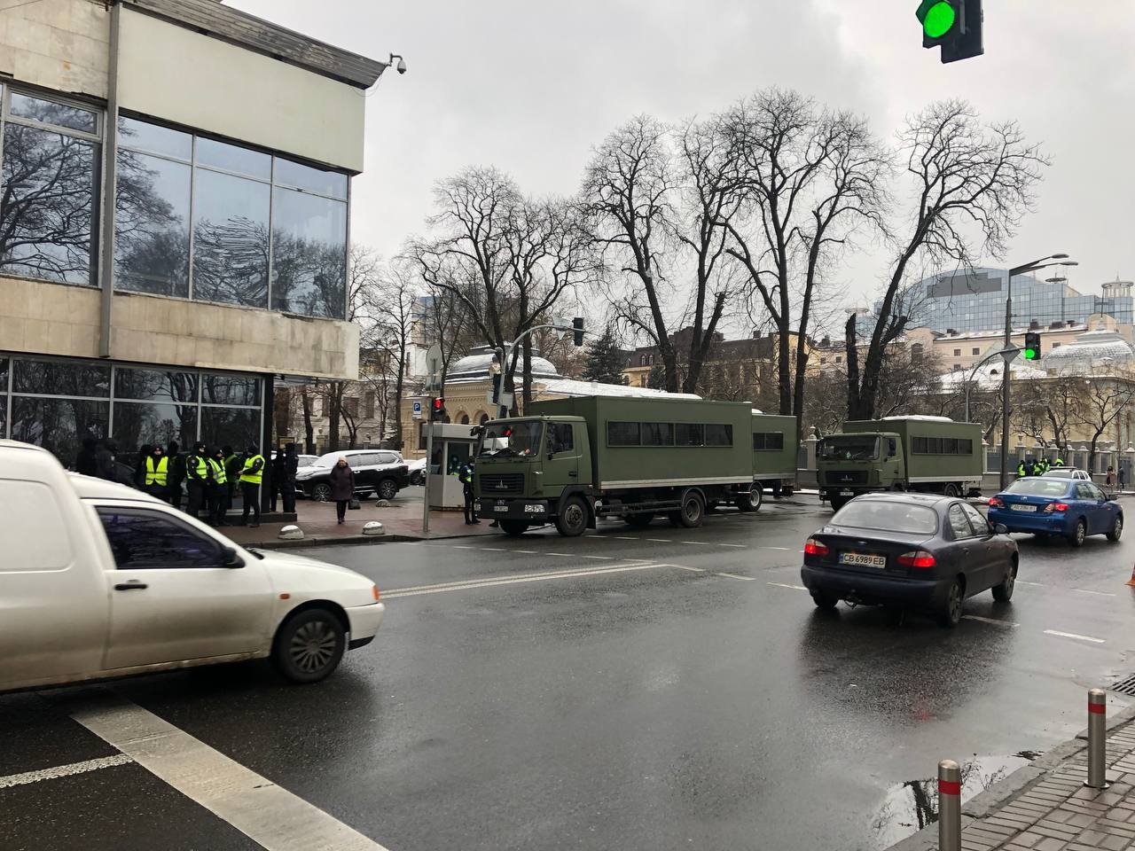 Военная техника и сотни силовиков: в Киеве в день 