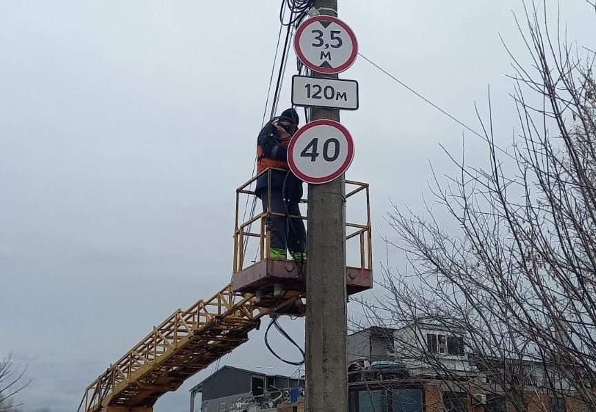 В Киеве на Троещине установили габаритные ворота, - ФОТО