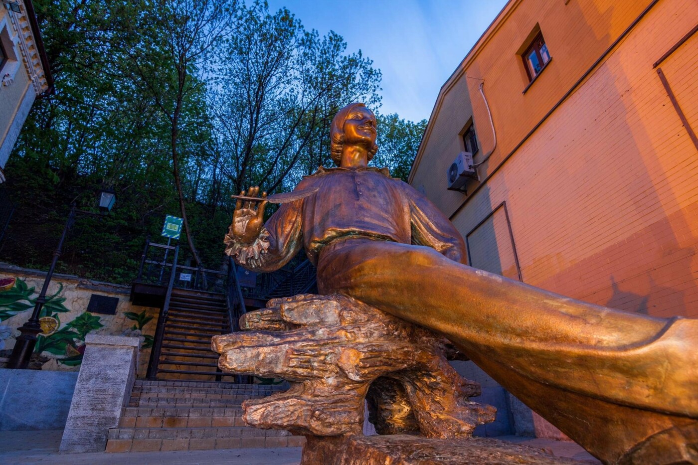 Памятник Гоголю в Киеве