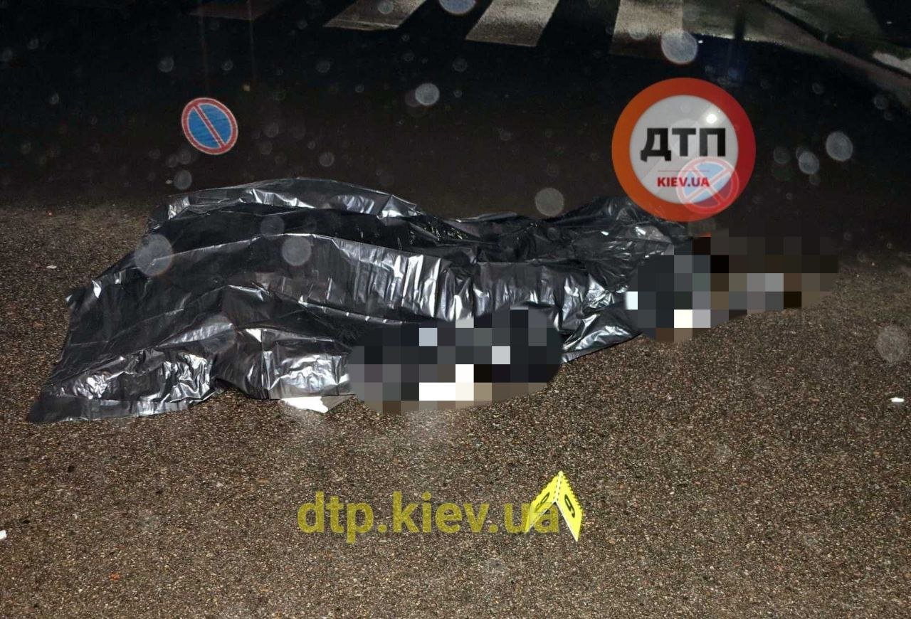 Смертельное ДТП в Киеве: Jeep сбил мужчину на пешеходном переходе, - ФОТО