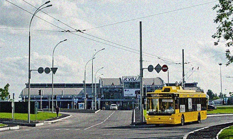 Троллейбус возле аэропорта
