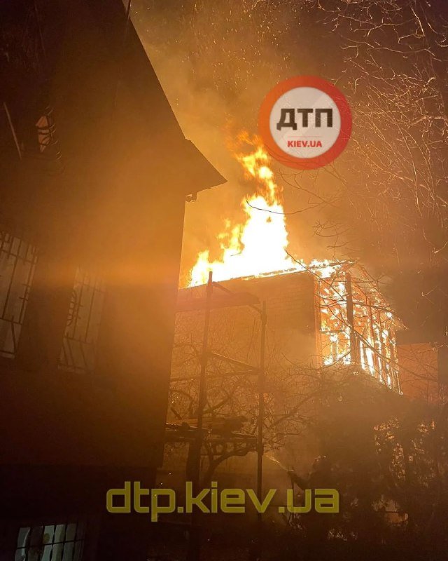 Пожар на Оболони в Киеве уничтожил дом