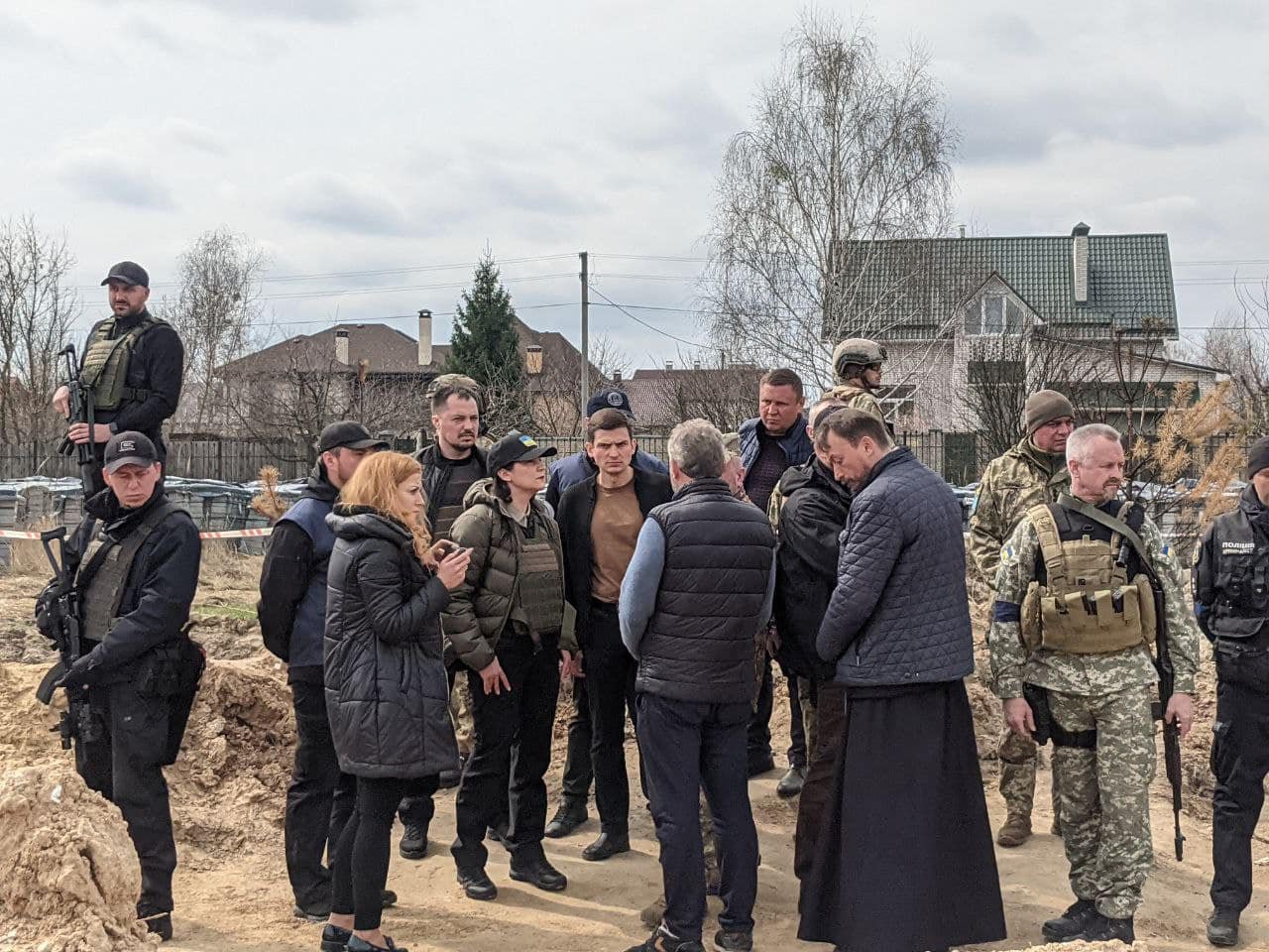 Ексгумація тіл загиблих у братській могилі