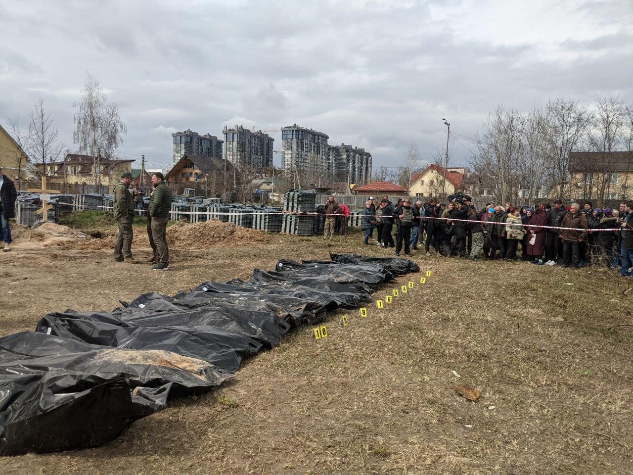 Ексгумація тіл загиблих у братській могилі