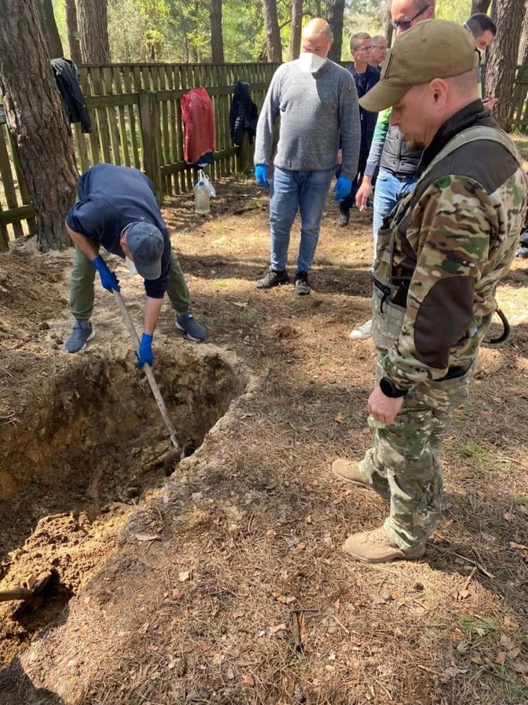 Ексгумація тіл молодиків на Київщині