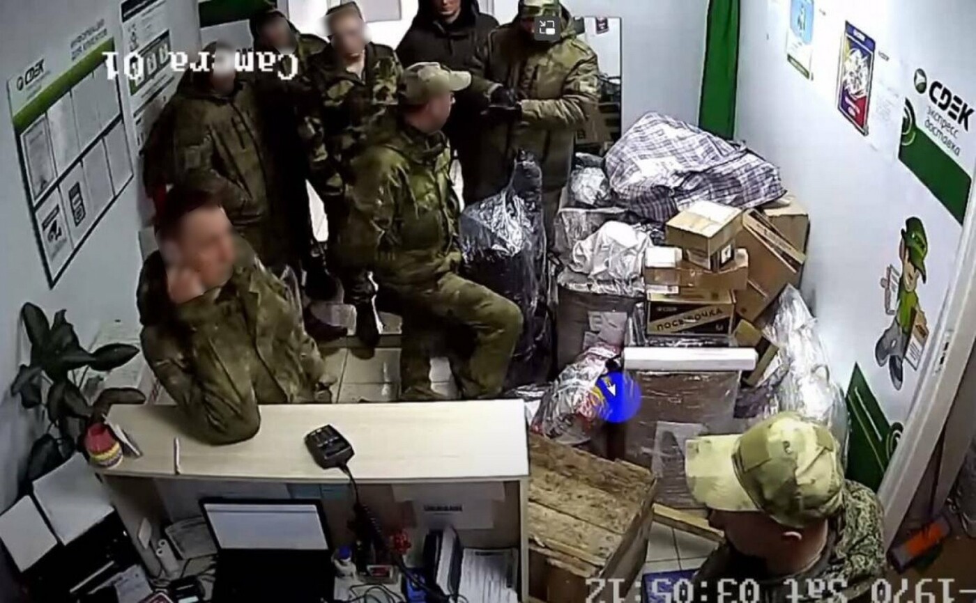 Десятьом російським військовим, які мародерили у Бучі повідомили про підозру