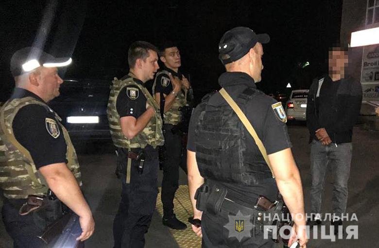 У Києві правоохоронці провели рейди нічними закладами міста