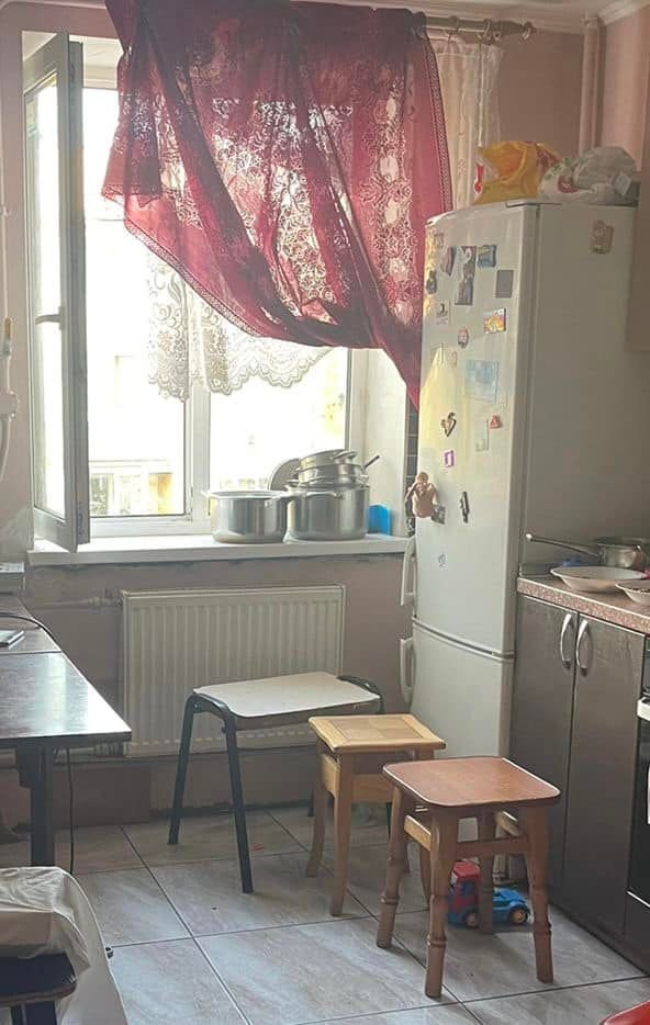 Прямо на бетон: на Київщині випав з вікна та розбився дворічний малюк 