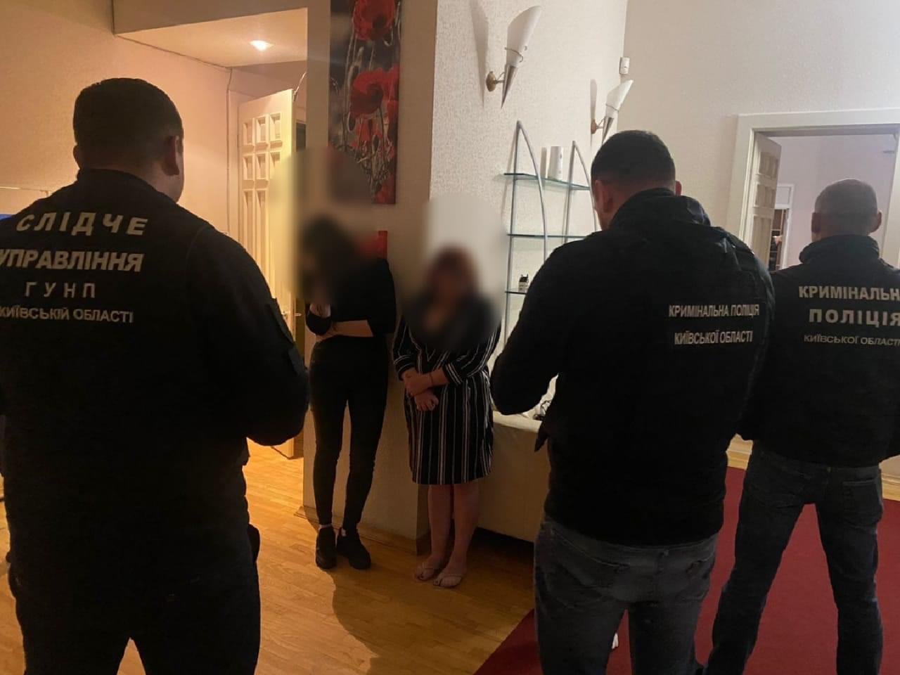 На Київщину викрили групу осіб, які займалися сутенерством та скланяли жінок до занять проституцією