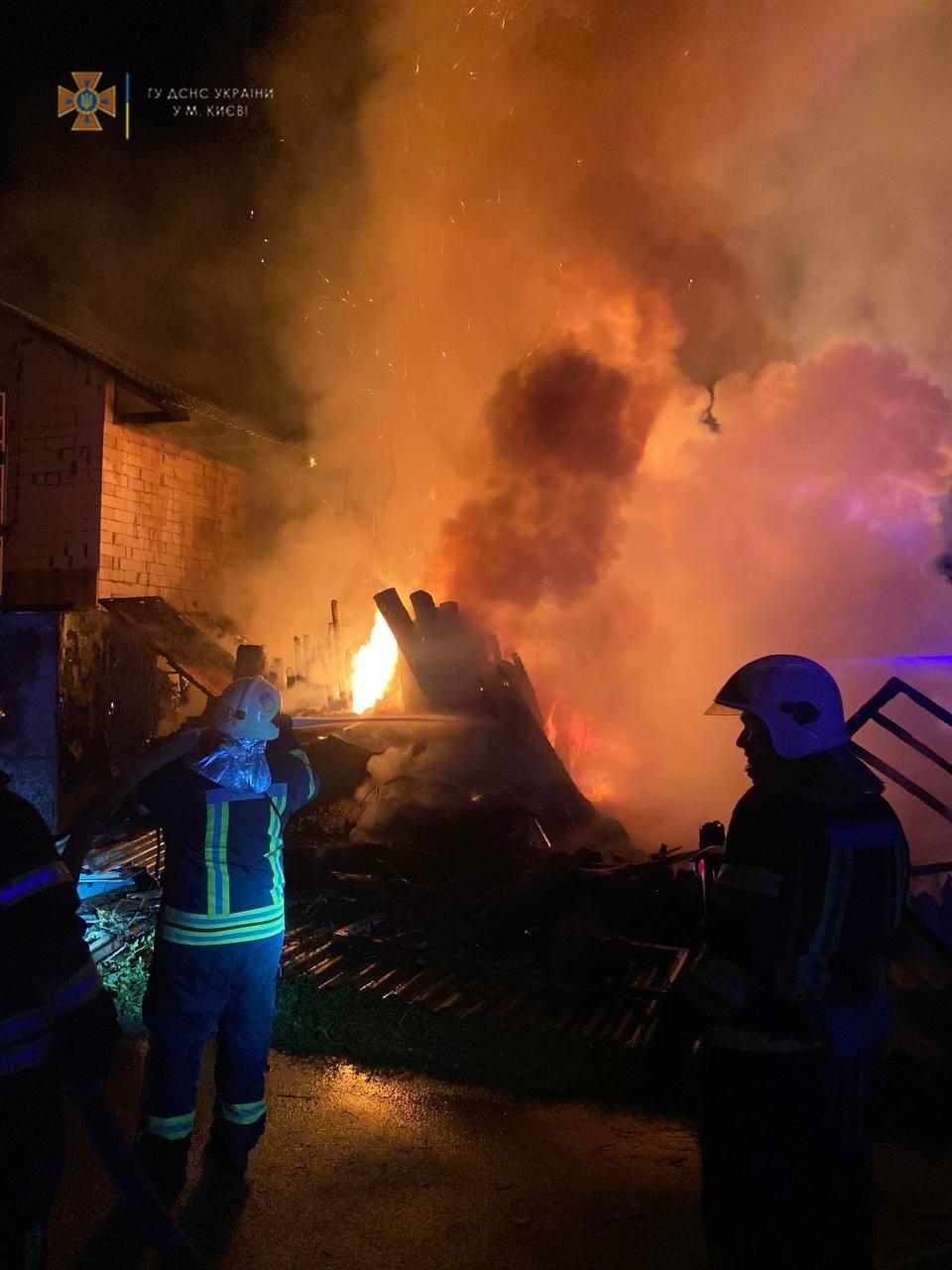 На Дарниці пожежа знищила приватний будинок