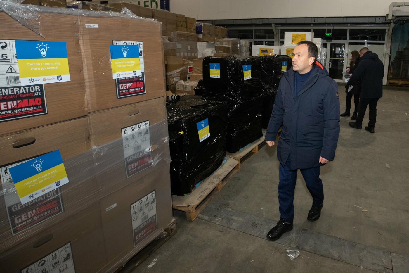 Киев получил 49 генераторов и тепловых пушек от Риги