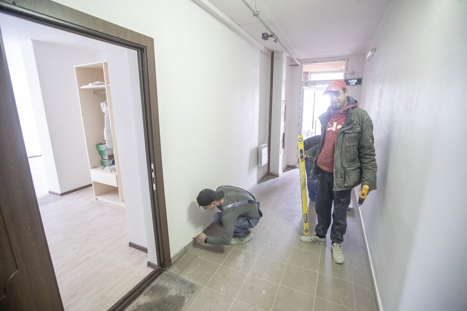 Мер Києва показав відновлені будинки, які були пошкоджені ворожими обстрілами