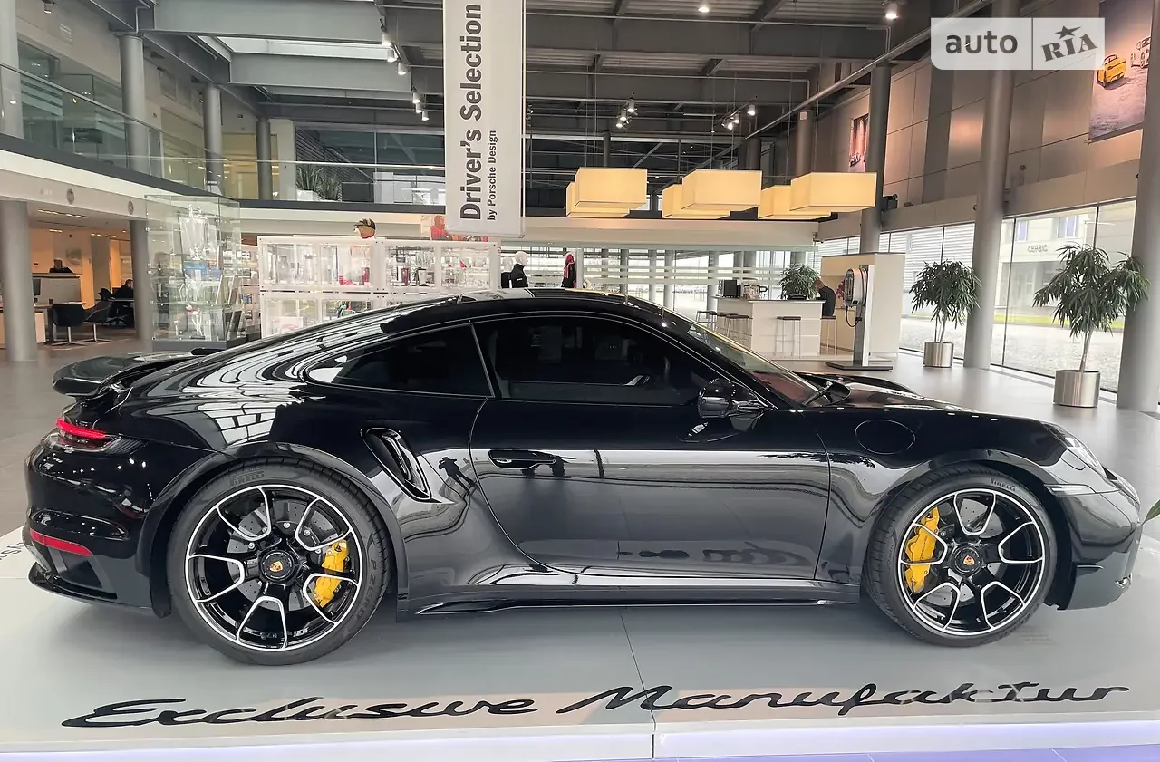 Продається автомобіль Porsche 911 Turbo S
