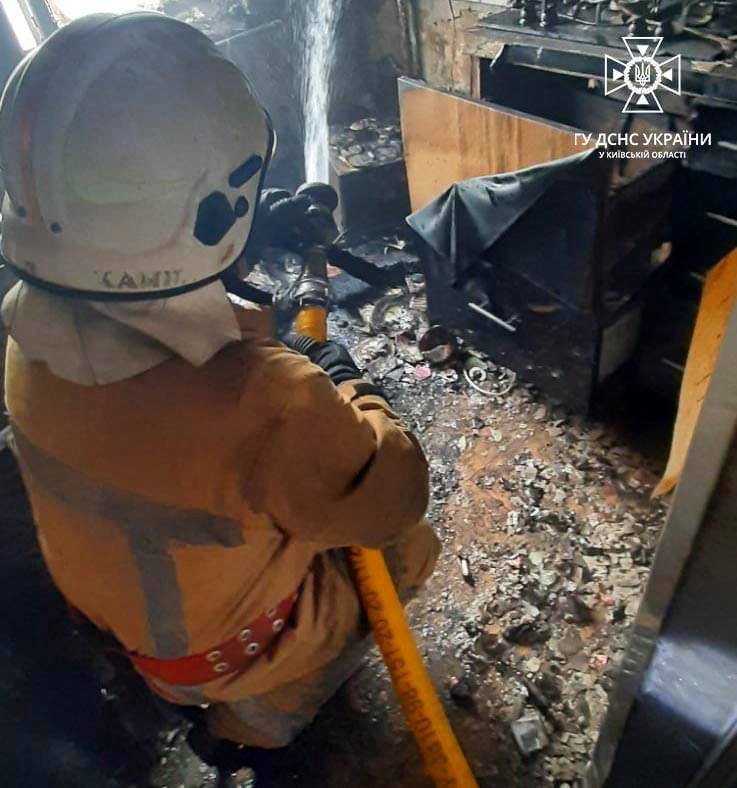 На Київщині сталася пожежа в п‘ятиповерхівці