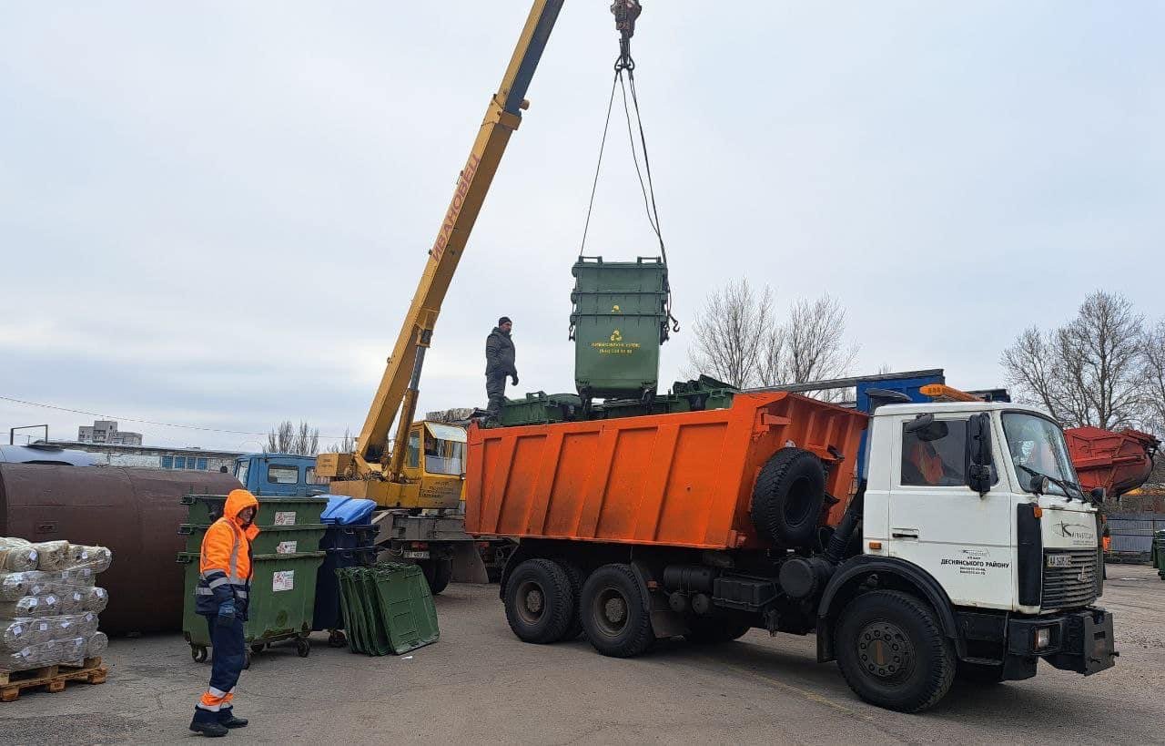 Киев передал Херсону технику для вывоза мусора